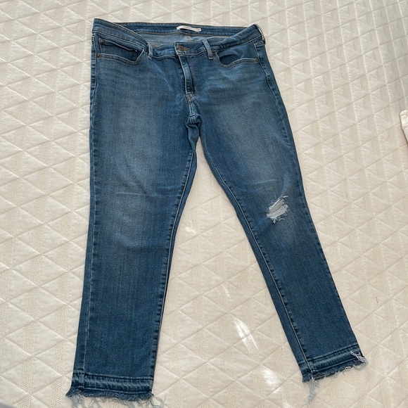 Levi’s 711 Jeans - Picture 1 of 6